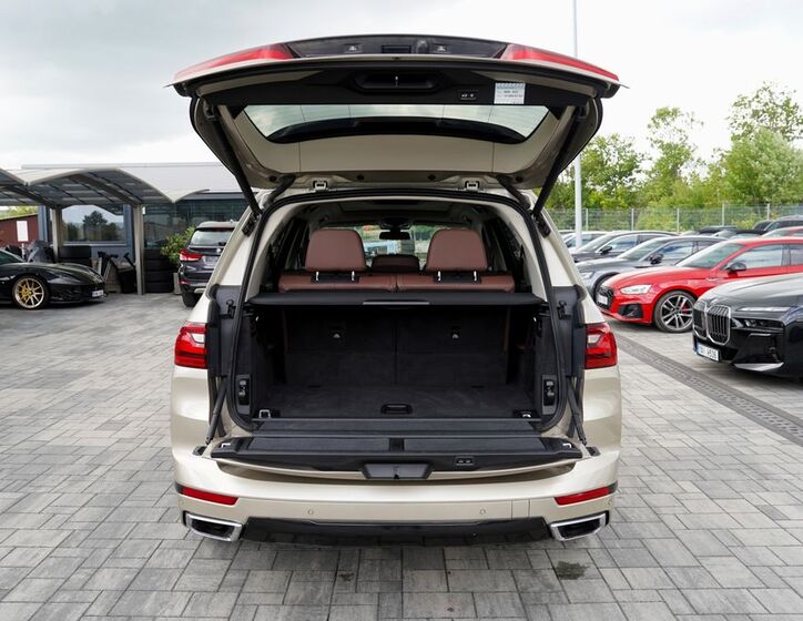 BMW X7 11