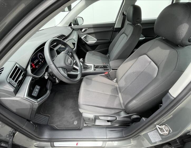 Audi Q3 4