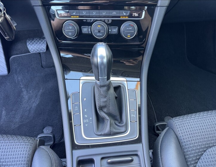 Volkswagen Golf 31