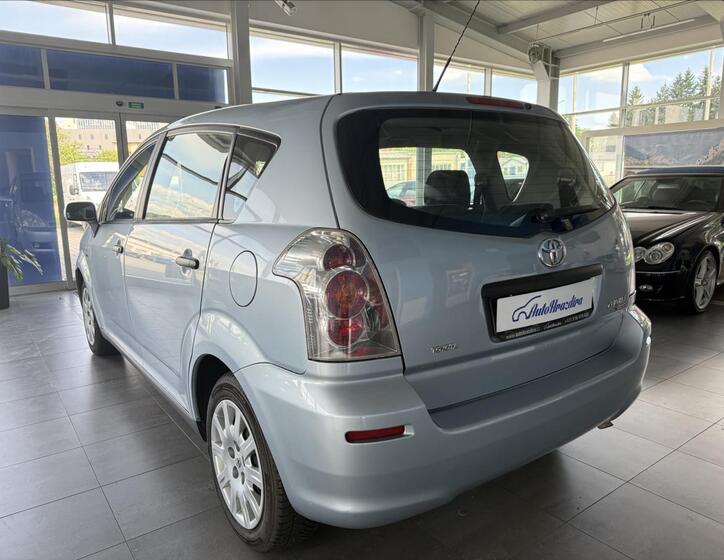Toyota Corolla Verso 4