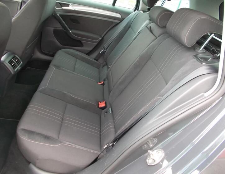 Volkswagen Golf 15