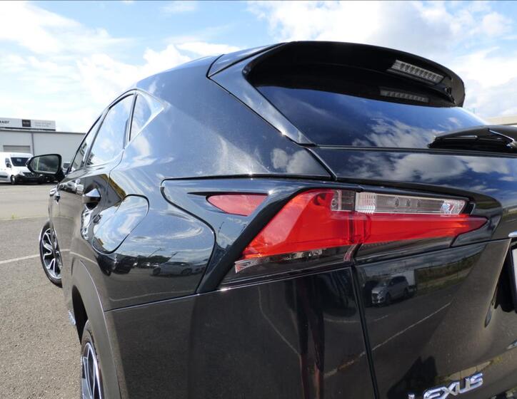 Lexus NX 300h 73