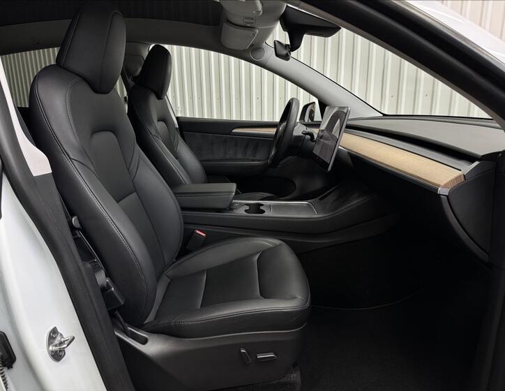 Tesla Model Y 33