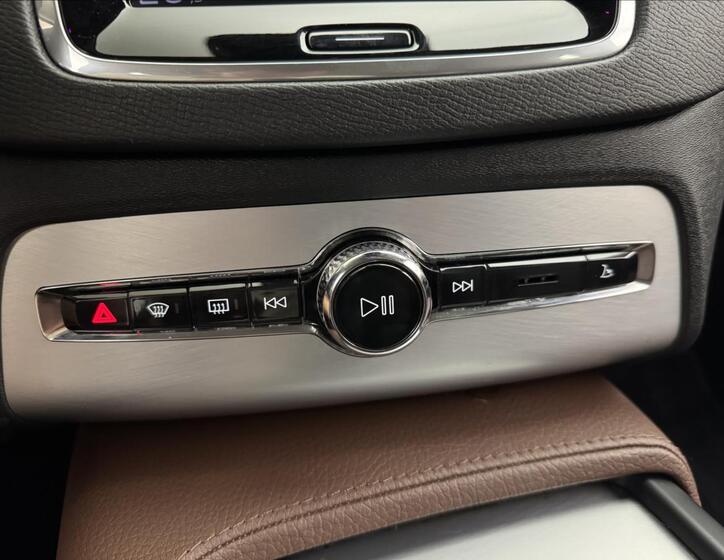 Volvo XC90 27