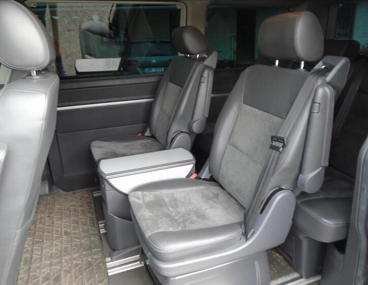 Volkswagen Multivan 11