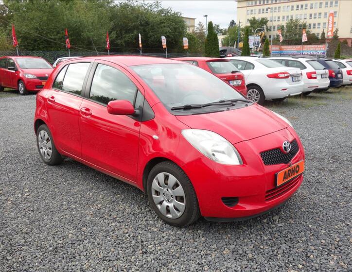 Toyota Yaris 1