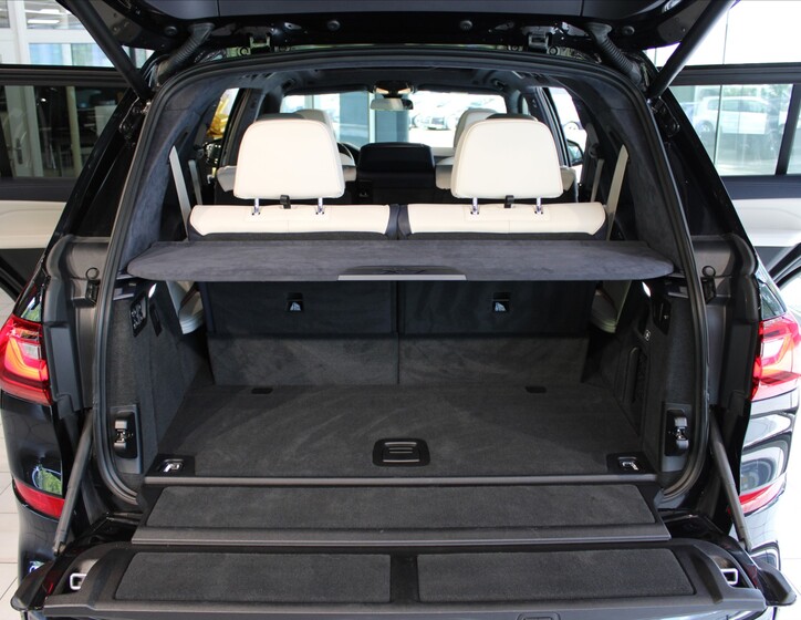 BMW X7 26