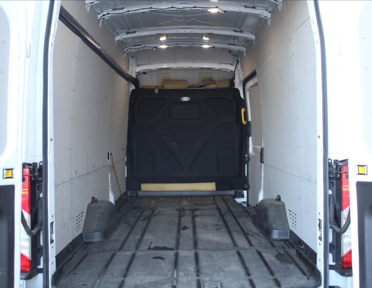 Ford Transit 19