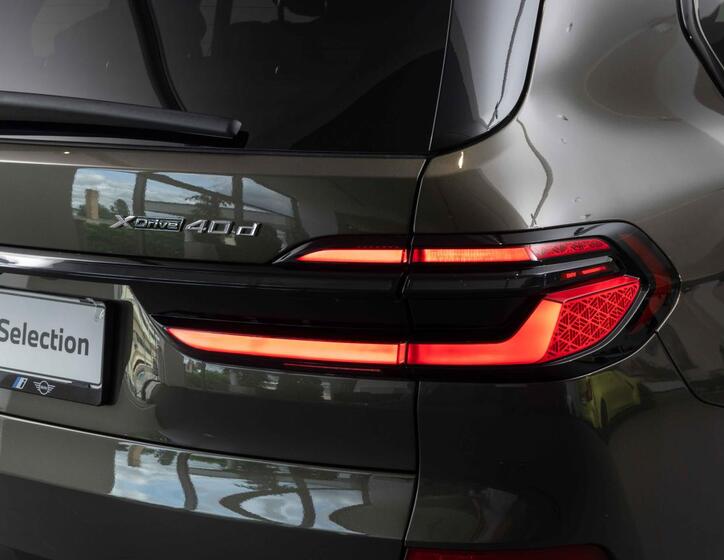 BMW X7 8