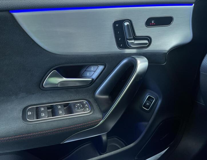 Mercedes-Benz CLA 12