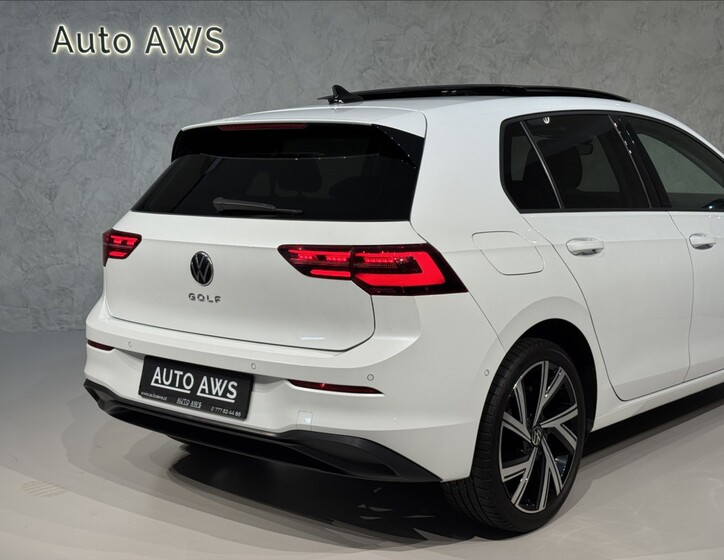 Volkswagen Golf 11