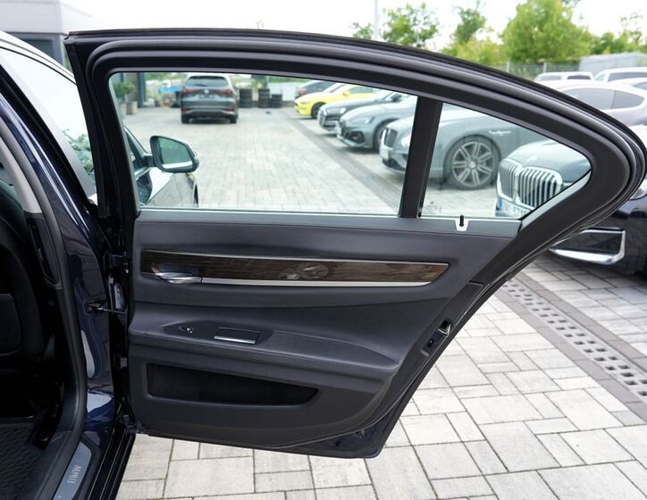 BMW Řada 7 17