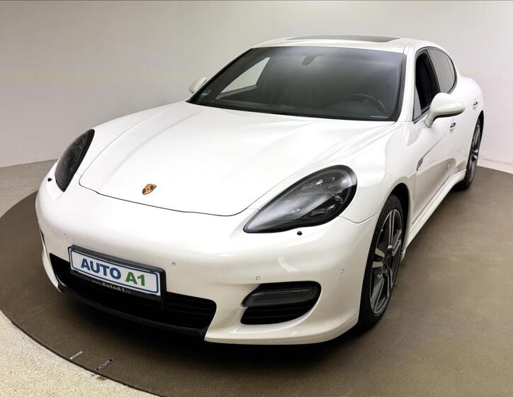 Porsche Panamera 1