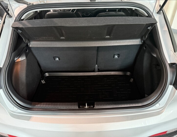 Hyundai i20 16