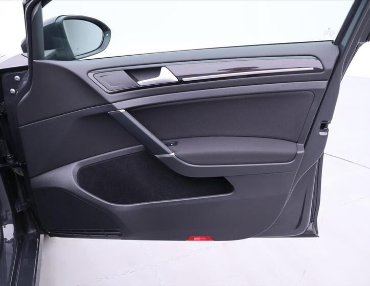 Volkswagen Golf 11