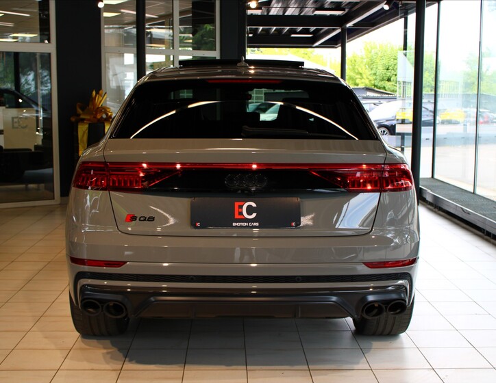Audi SQ8 5