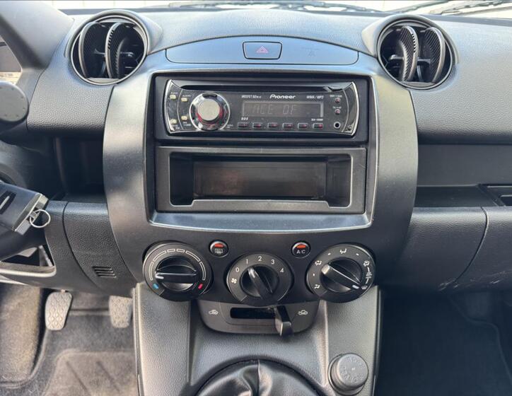 Mazda 2 32