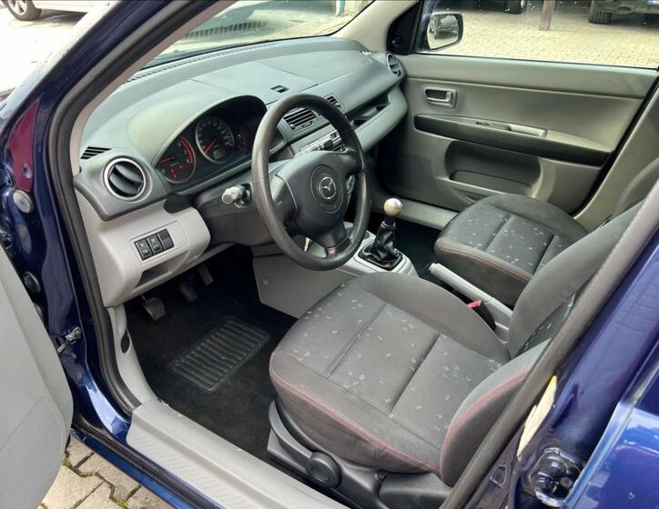 Mazda 2 12