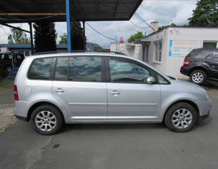 Volkswagen Touran 8
