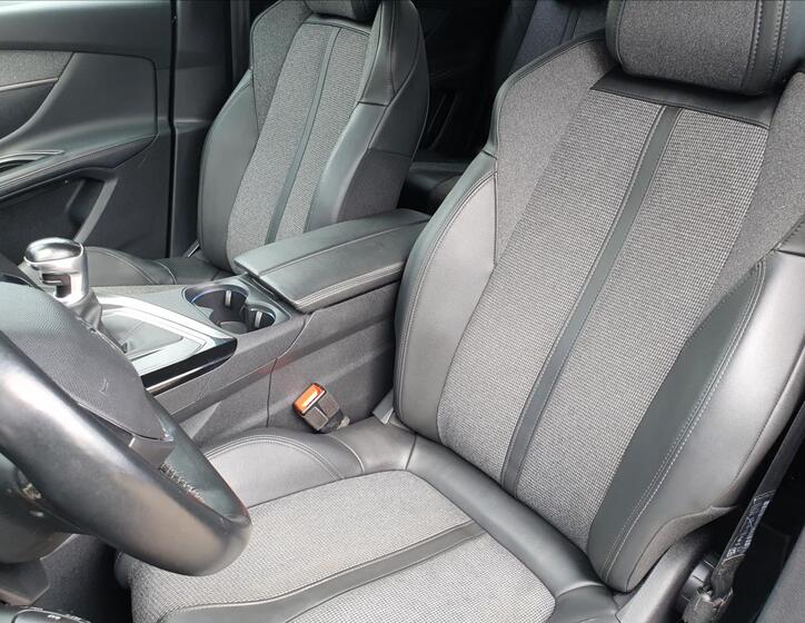 Peugeot 5008 8
