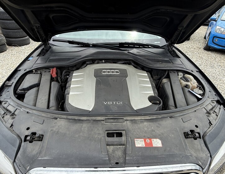 Audi A8 52