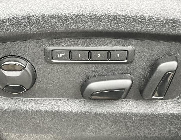 Volkswagen Multivan 17