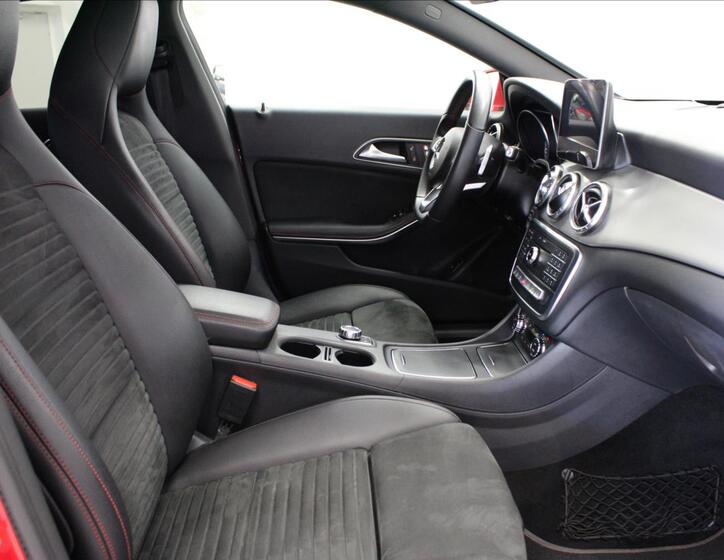 Mercedes-Benz CLA 12