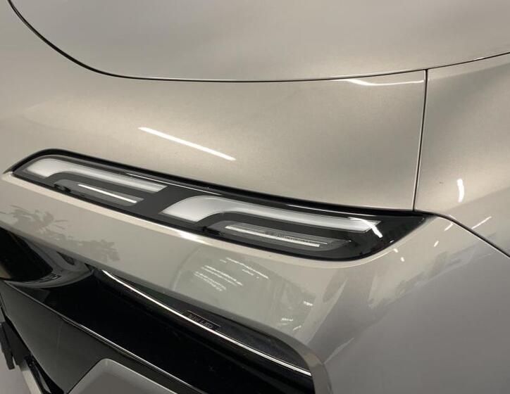 BMW i7 4