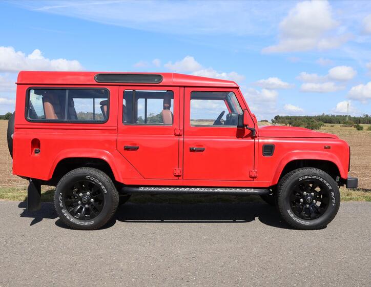 Land Rover Defender 8