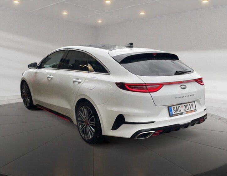 KIA ProCeed 4