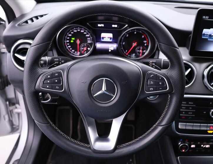 Mercedes-Benz GLA 20