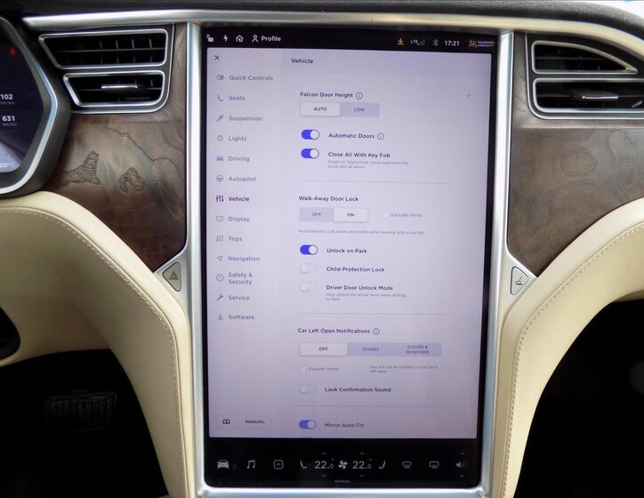 Tesla Model X 44