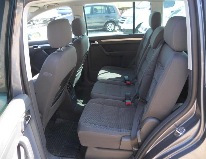 Volkswagen Touran 16