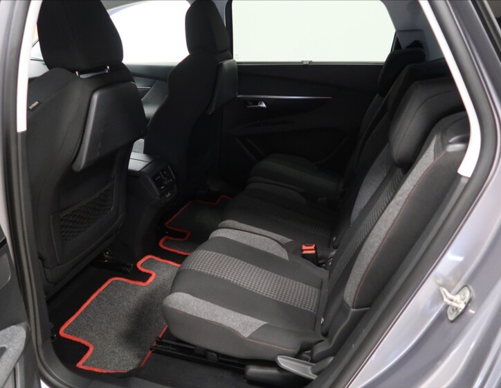Peugeot 5008 8