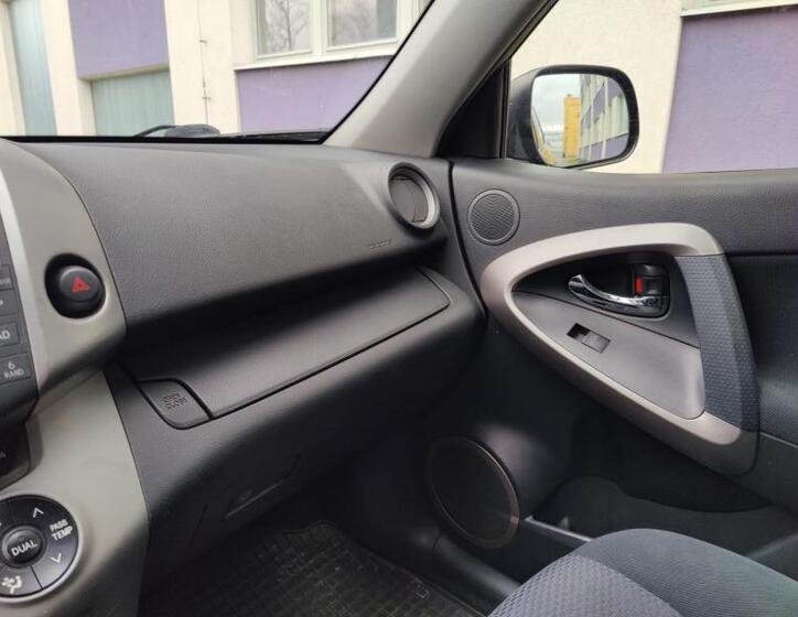 Toyota RAV4 24