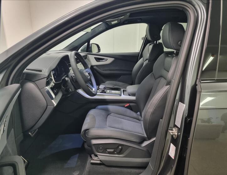 Audi Q7 8