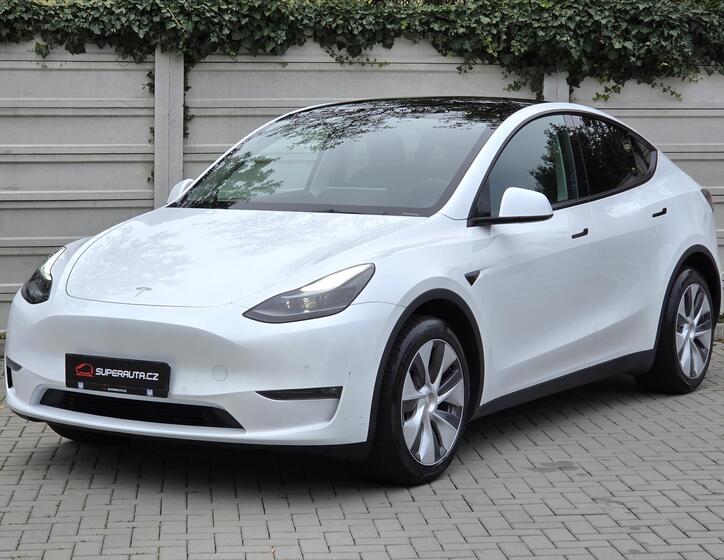 Tesla Model Y 3