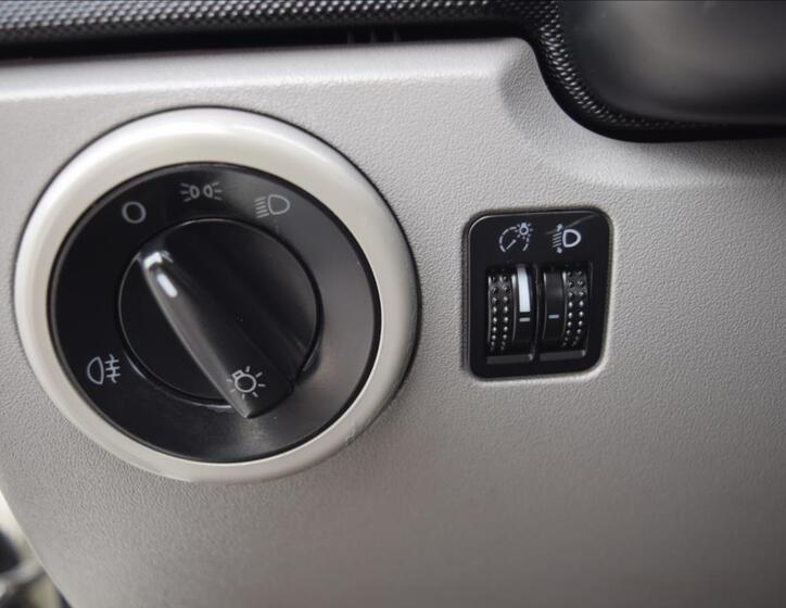 Volkswagen New Beetle 27