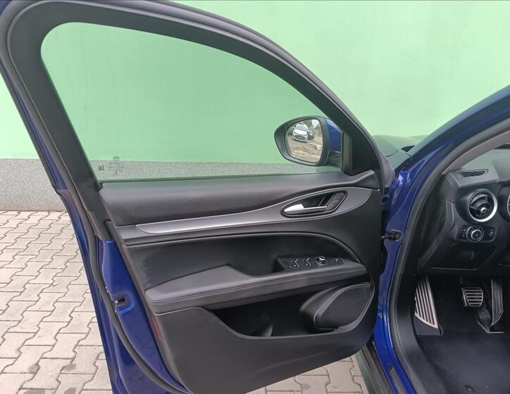 Alfa Romeo Stelvio 18