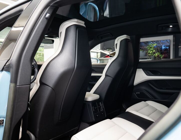 Porsche Taycan 9