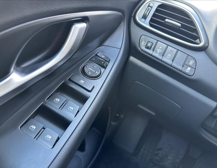Hyundai i30 16