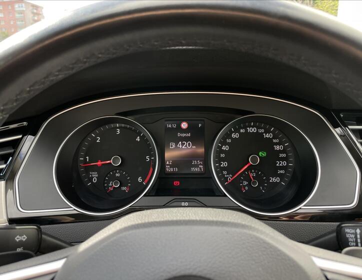 Volkswagen Passat 9