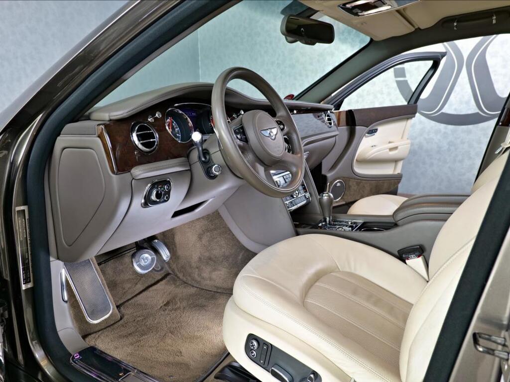 Bentley Mulsanne 11