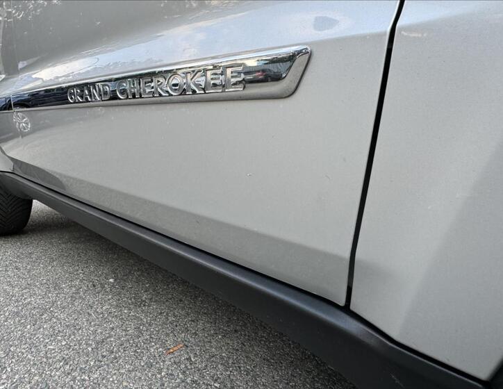 Jeep Grand Cherokee 19