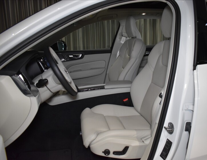 Volvo XC60 8