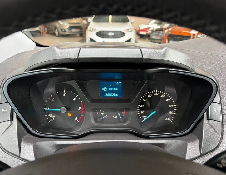 Ford Tourneo Custom 17