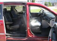 Chrysler Town & Country 11