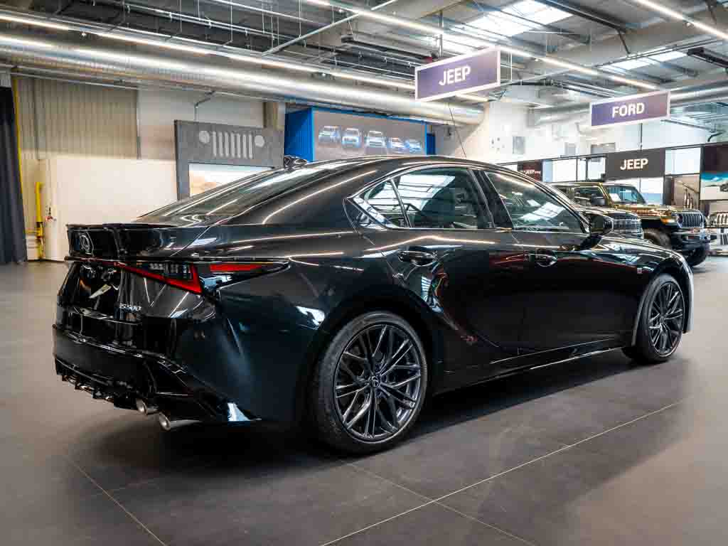 Lexus IS