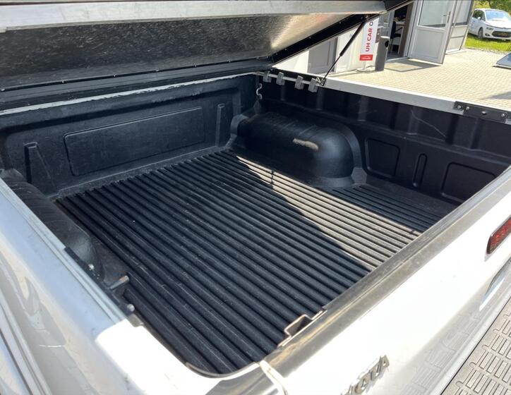 Toyota Hilux 9