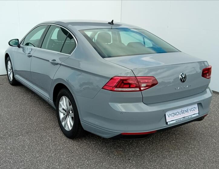 Volkswagen Passat 9